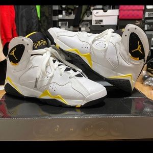 Air Jordan 7 Varcity Maize Size 5y/7 women’s